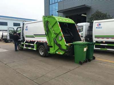 宜昌市环卫与能源运输领域的坚实伙伴 凯马垃圾车与油罐车