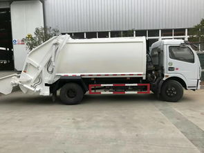 环卫垃圾车与油罐车 城市运维中的“双面清洁工”